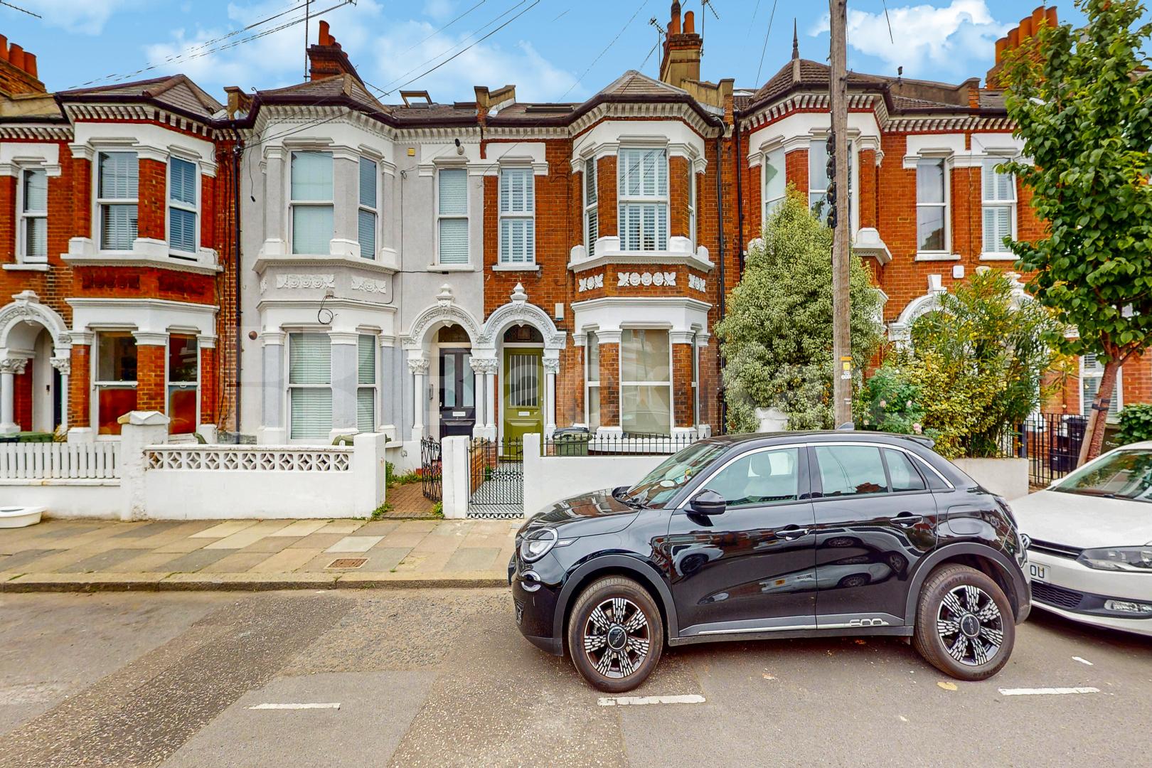 Spacious garden flat on bordering Clapham and Brixton. Ashmere Grove, Clapham / Brixton